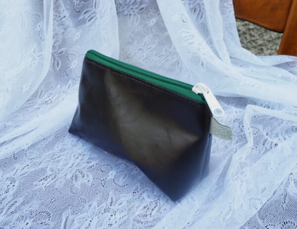 Recycled Backdrop: Cosmetic Bag (green)