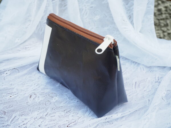 Recycled Backdrop: Cosmetic Bag (brown)
